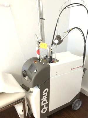 Gef&auml;&szlig;laser neben der Behandlungsliege
